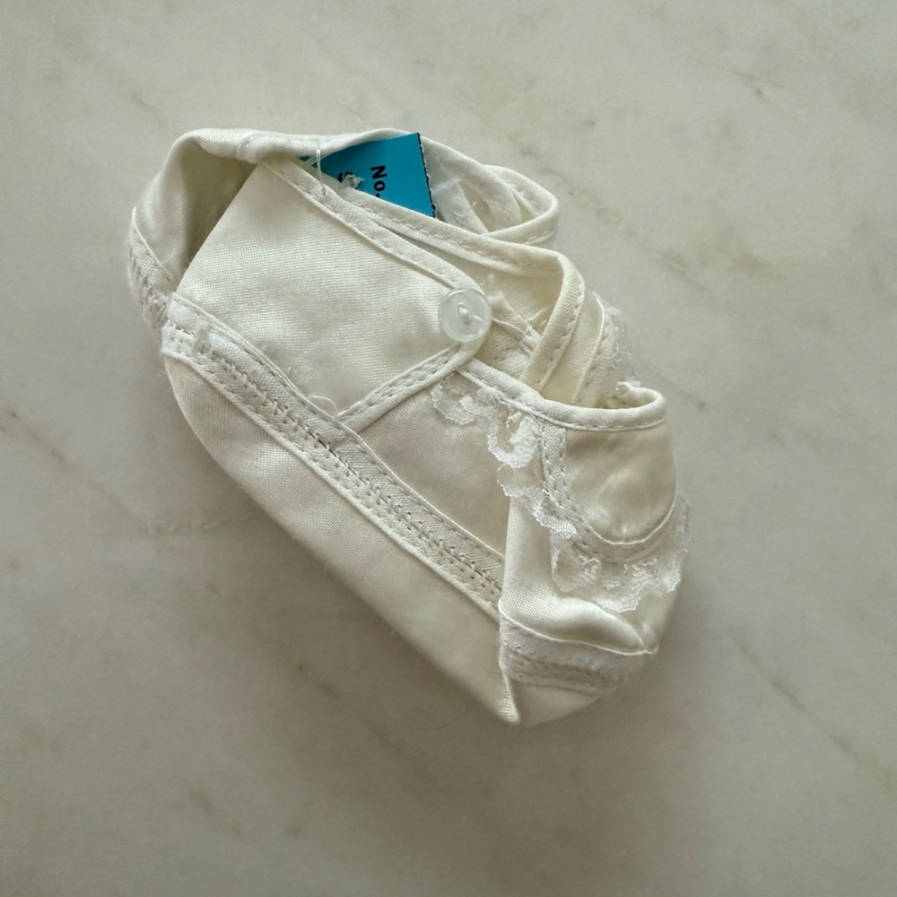 Vintage Elegant Cream Lace Baby Booties